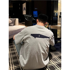 灰色