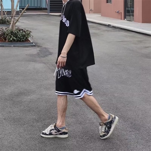 美式街头嘻哈刺绣字母篮球短裤高街复古休闲百搭运动五分裤男图片