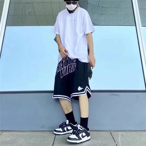 美式街头嘻哈刺绣字母篮球短裤高街复古休闲百搭运动五分裤男图片