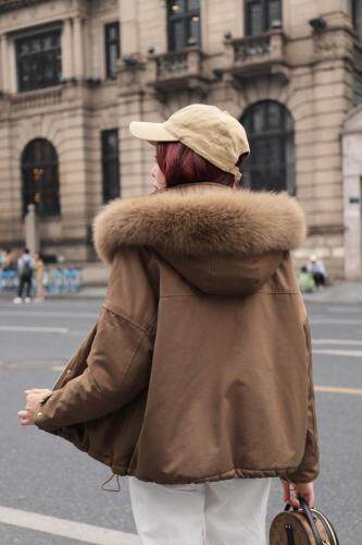 2021早冬上新大狐狸毛领左胸贴牌拉链设计短款派克服，女装，红雀纺