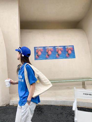 休闲字母T面料柔软舒适，女装，Queena PHoebe