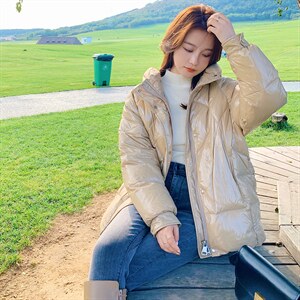 白鸭绒亮面短款羽绒服女新款时尚保暖羽绒外套图片