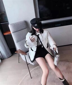 小香风羽绒图片