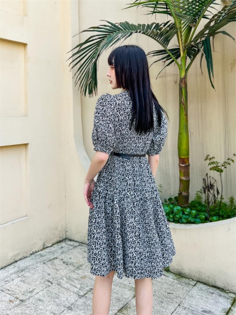 特殊面料连衣裙，女装连衣裙，米壹(1F)