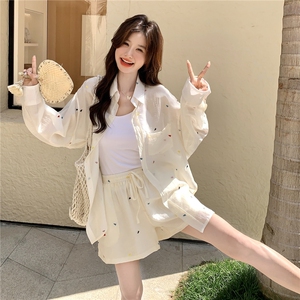 防晒轻薄刺绣衬衫短裤套装女夏小个子两件套绝美俏皮图片