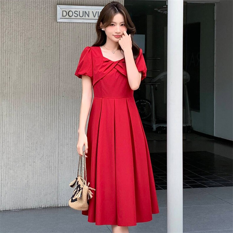 2026年夏季新款方领气质优雅收腰显瘦连衣裙清新甜美中长女裙，女装连衣裙，心心服饰