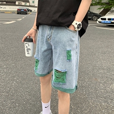 深绿色