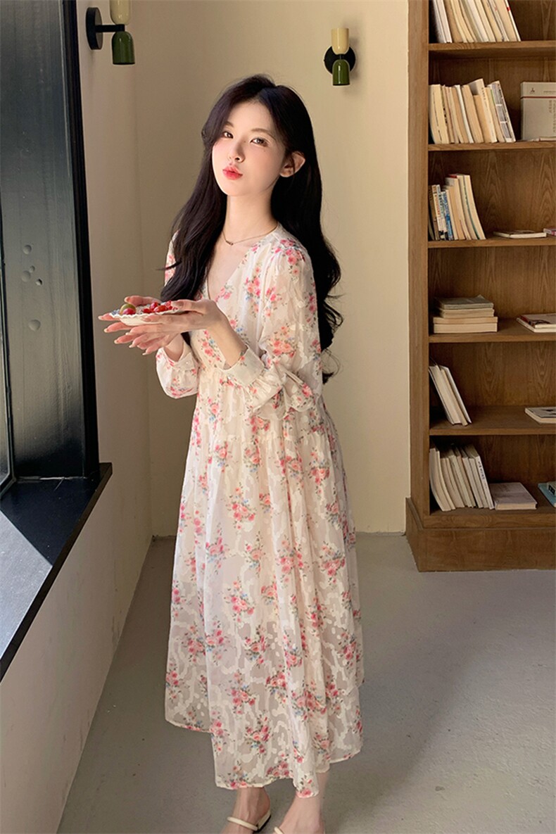 法式复古森系碎花长裙女2025夏新款温柔风收腰显瘦茶歇绝美连衣裙,女装连衣裙,2C285