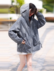 夏末早秋中长款风衣外套宽松型夏季早秋防紫外线薄外套，女装风衣，鑫源服饰