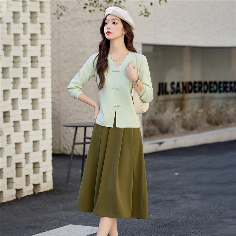 现货2025秋装新款气质针织套头新中式上衣质感半裙伞裙两件套女，女装套装/套裙，苗苗