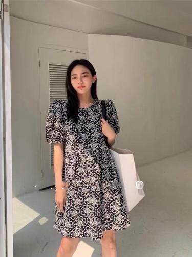 W772法式复古刺绣花朵夏季新款泡泡袖温柔风甜美连衣裙,女装连衣裙,L·H·X