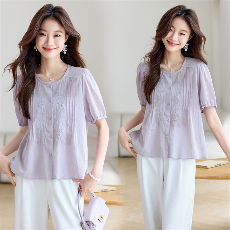 现货2025夏季新款宽松显瘦遮肚子单排扣刺绣圆领上衣透气衬衣，女装衬衫，木子恋