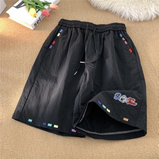 黑色