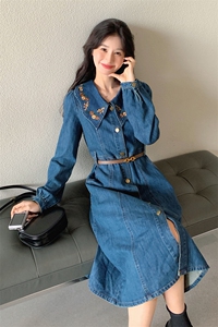 娃娃领牛仔连衣裙女2024春秋新款今年流行复古刺绣收腰裙子图片