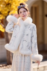 【bao款大货已出】2025新款冬装重工刺绣狐狸毛羽绒服90%白鸭绒，女装羽绒服，雅静靓衣