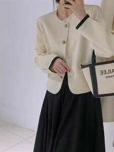 可脱卸娃娃领小香外套图片