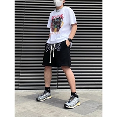 黑色