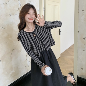 条纹赫本风吊带连衣裙套装女2025新款女春秋针织上衣韩系两件套裙图片