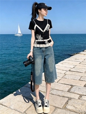 高级感时尚休闲套装夏圆领刺绣蕾丝拼接假两件上衣牛仔中裤两件套，女装套装/套裙，江南