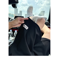 黑色