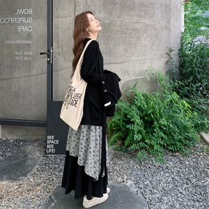 黑色T恤马甲半身裙时尚套装女2025年秋季新款法式宽松显瘦三件套图片