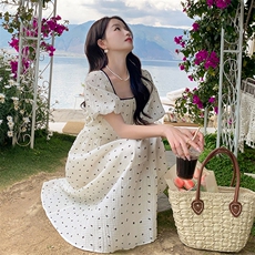 小众设计感连衣裙女2023夏季新款法式气质方领泡泡袖长款A字裙子，女装连衣裙，辉之琳