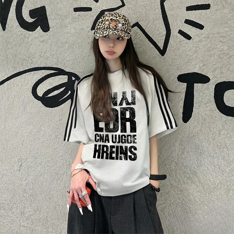 抖音得物高品质二开240克宽松纯棉美式潮牌三条杠织带短袖T恤图片