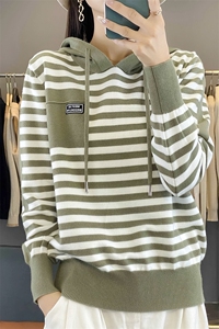 秋冬条纹连帽套头打底针织衫女外套毛衣宽松时尚减龄上衣帽衫卫衣图片