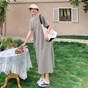 韩系穿搭通勤风灰色T恤裙女夏季2025新款慵懒风显瘦中长款连衣裙图片