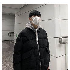 黑色