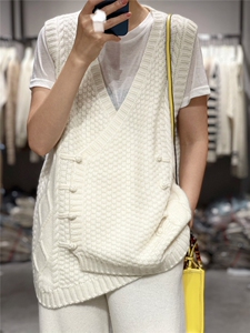 2024年秋季时尚气质纯色百搭潮流显瘦马甲,女装马甲,德聚羊绒