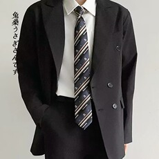 黑色