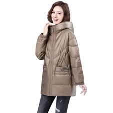 2020冬季新款简约时尚保暖舒适中长款连帽羽绒服，女装羽绒服，深水步