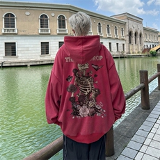 酒红色