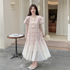 小个子港风九寨沟拍照连衣裙夏季高腰仙女裙绣花拼接碎花显瘦气质，女装连衣裙，2C115