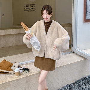 奶茶色V领仿兔绒外套女秋冬2025新款短款毛毛棉服上衣毛绒绒爆款图片