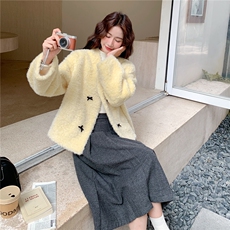 奶黄色蝴蝶结环保皮草皮毛一体外套2B1158613P175K258，女装皮草，2B115
