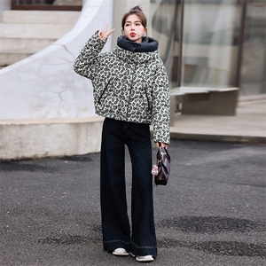 时尚印花连帽羽绒服女2024冬季洋气独特别致小个子短款白鸭绒外套图片