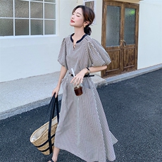 韩系时尚泡泡袖条纹连衣裙女2025夏季新款设计感洋气V领显瘦长裙，女装连衣裙，2C159