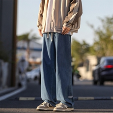 深蓝色