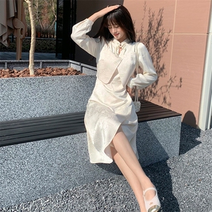 现货2024年春季女时尚潮流气质修身复古蝴蝶扣网红假两件连衣裙图片