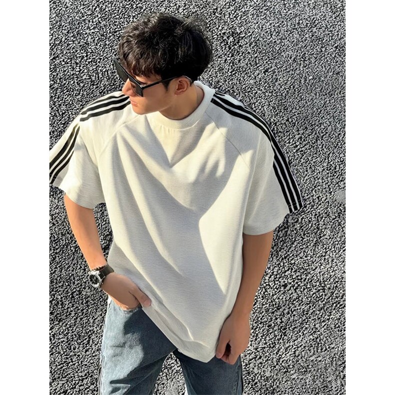抖音得物品质二开240克宽松纯棉美式潮牌印花三条杠中性风短袖T恤，男装T恤，电商A486-1