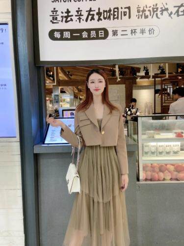 现货，秋装新款西服套装连衣裙图片