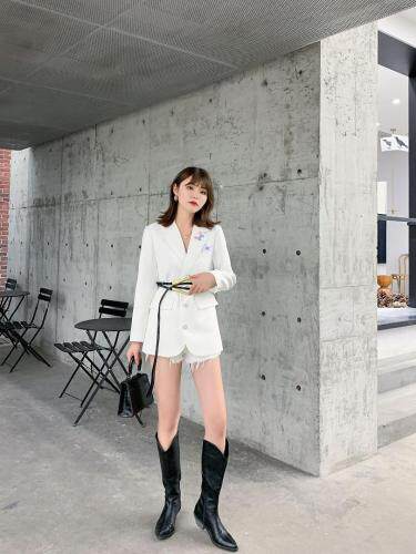 新款时尚蝴蝶配腰带西装，女装西装，蓝衣可