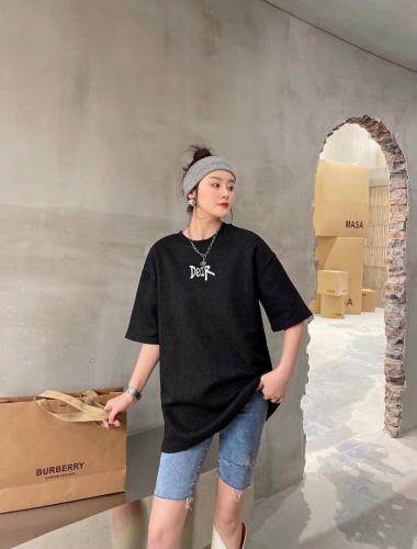 现货，2021春款提花短袖宽松T恤，女装T恤，坚持到底