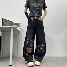 黑色