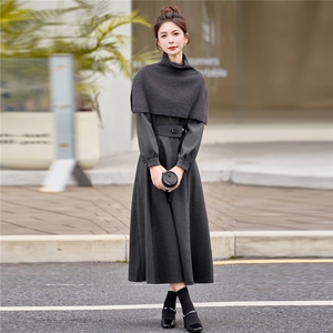 独特漂亮针织斗篷披肩连衣裙女2026春秋新款收腰显瘦减龄气质长裙图片