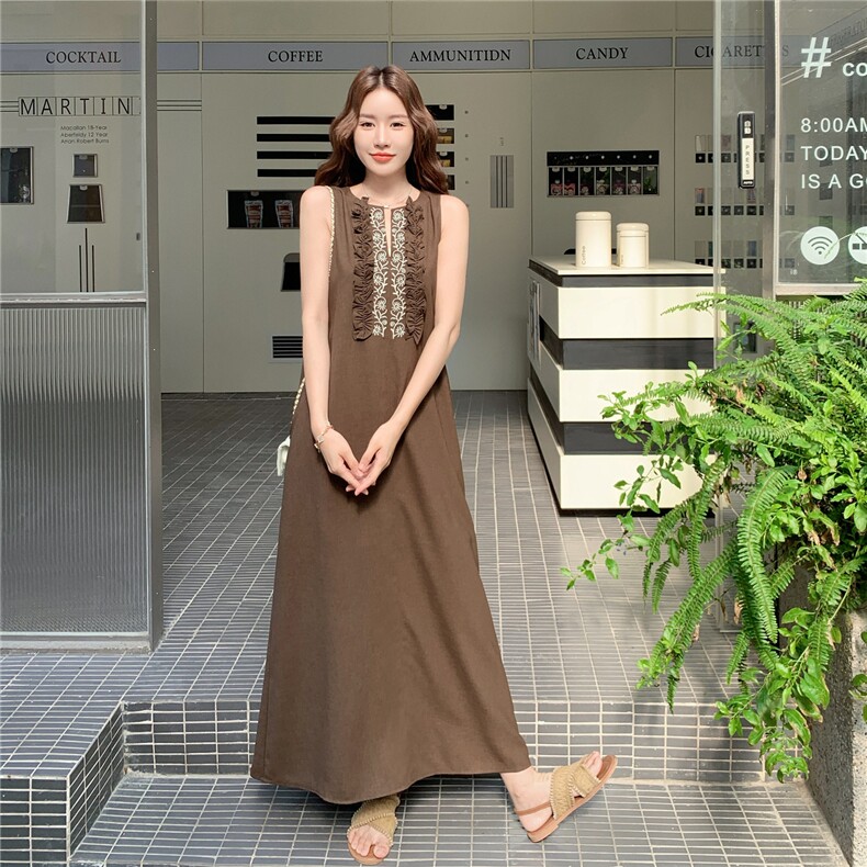 流苏边刺绣无袖背心连衣裙女夏2025新款度假风波西米亚爆款长裙,女装连衣裙,2C090