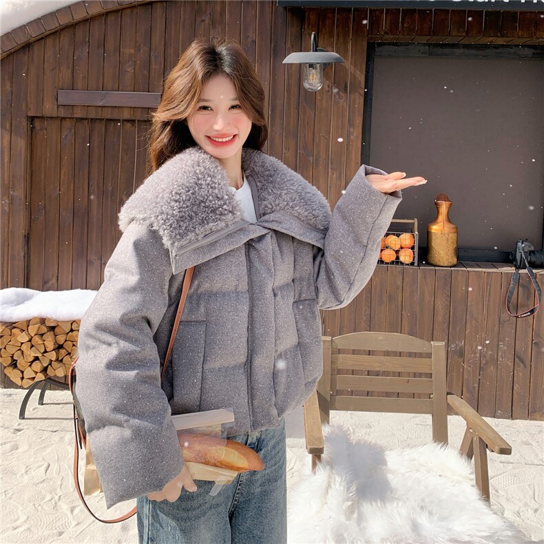灰色羊羔毛大翻领派克羽绒服2025新款女冬复古洋气巨好看小香外套，女装羽绒服，慧尚依恋