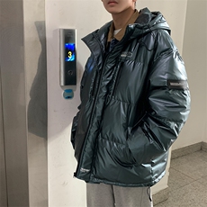 墨绿色